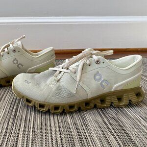 On Cloud X 3 women’s walk and running shoe size 8